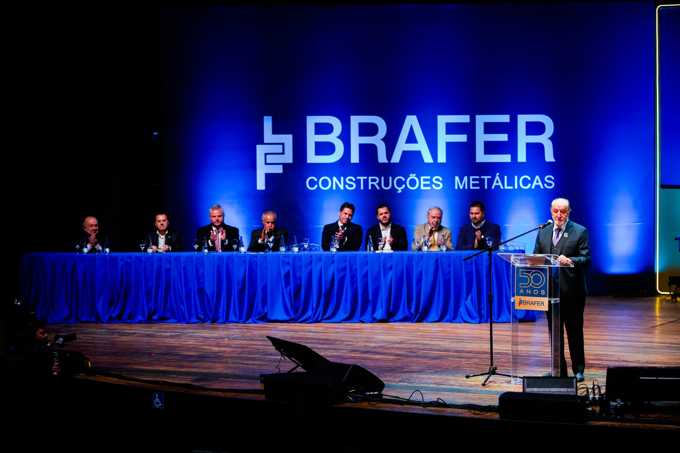 Palco da celebração dos 50 anos da Brafer com painel de LED